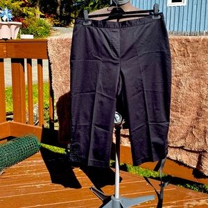 5 for $6 Alfred Dunner Petite size 16 Capri